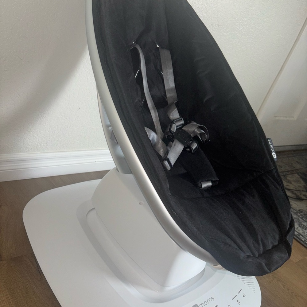 4moms Black and Silver Baby Rocker